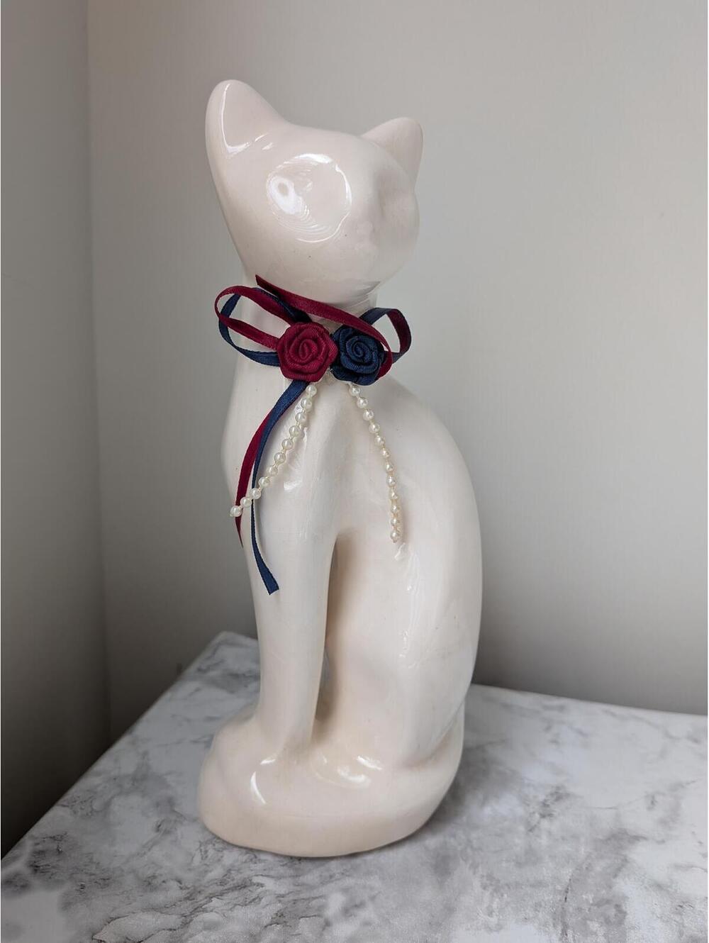 Vintage MCM Iridescent Ceramic Cat Statue/Pearl Ribbon Bow Vtg Kitty Figurine